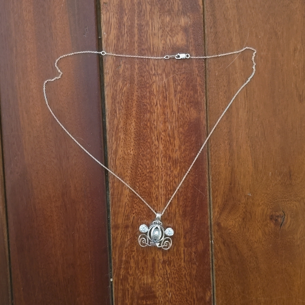 NWOTs Disney Cinderella Carriage Fresh Water Pearl Necklace